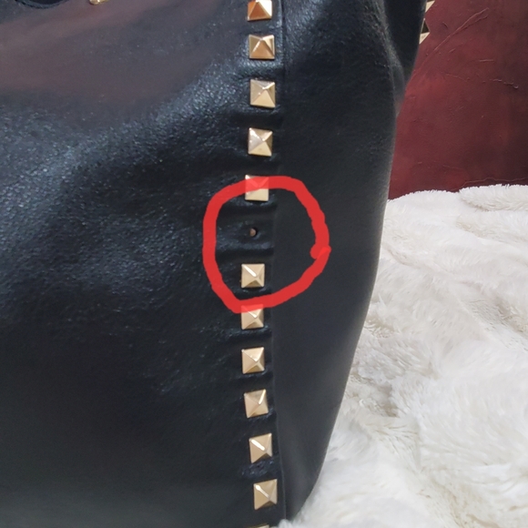 "SOLD "Valentino Garavani Rockstud leather tote - Picture 8 of 14